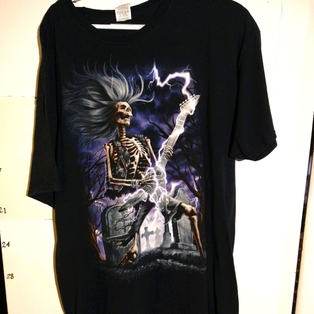 Vintage skeleton t-shirt